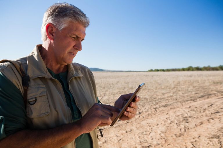 Man looking at phone in confused way, illustrating the fact that it is normal that sometimes farmers get overwhelmed by big data in agriculture (and other novelties in technology)